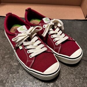 Cariuma OCA Low brick red Canvas Sneakers Shoes Comfort Lace Up Womens 9.5 Men 8